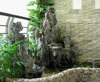 室內(nèi)陽臺(tái)魚池假山