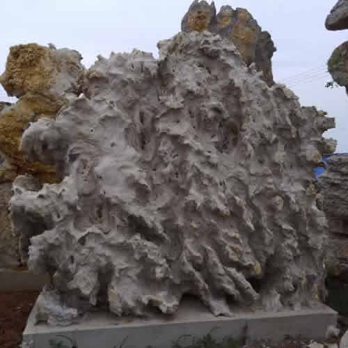 長3米，高3米，厚1米。15噸，價格12000 靈璧青色園林石哪家好